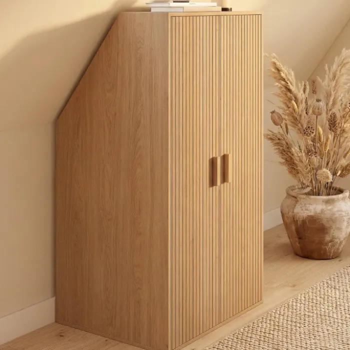 Armoire sous pente 2 portes 60 x 50 x 70/110 cm effet lattes tasseau bois coloris chêne
