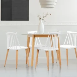 Chaises à barreaux blanches style scandinave