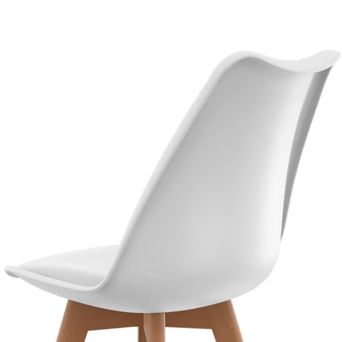 Chaises scandinaves mix color grises, blanches et jaunes