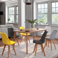 Chaises scandinaves mix color grises, blanches et jaunes