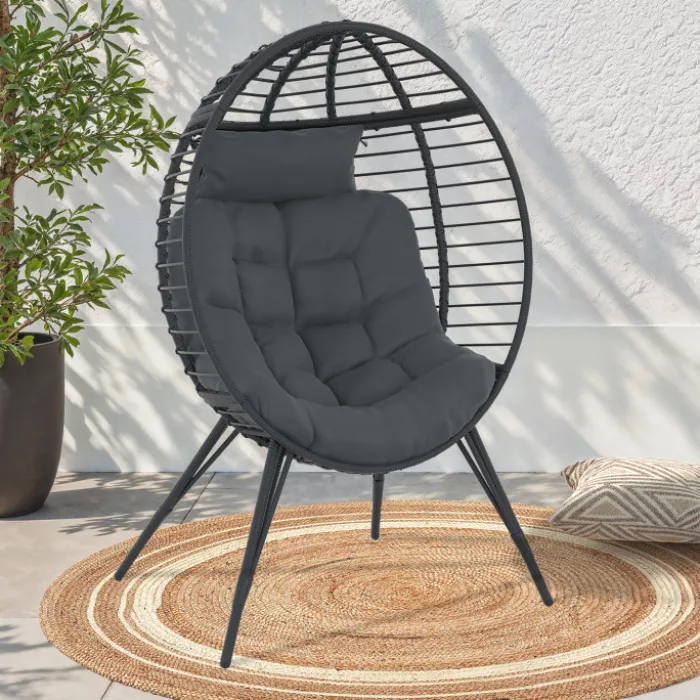 Fauteuil œuf sur pied ajouré gris effet rotin avec coussin gris