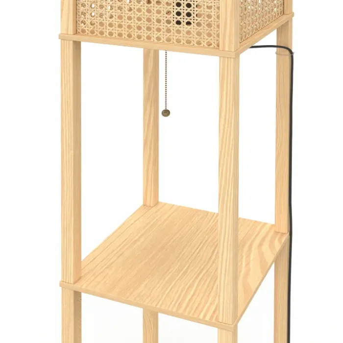 Lampadaire naturel en bois clair avec étagères et abat-jour carré effet cannage