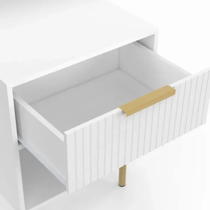 Lot de 2 tables de chevet bois blanc avec 1 tiroir lattes tasseau, une niche et pieds doré