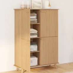 Meuble de rangement 4 portes effet lattes tasseau bois coloris chêne