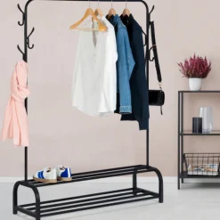 Portant vêtements en métal noir avec étagères à chaussures