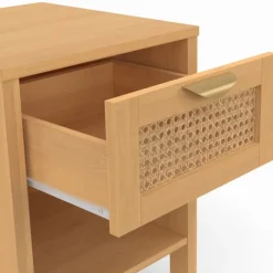 Tables de nuit en bois clair avec un tiroir et une niche