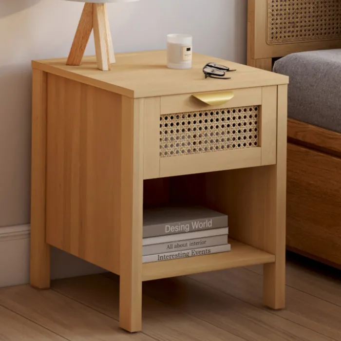 Tables de nuit en bois clair avec un tiroir et une niche