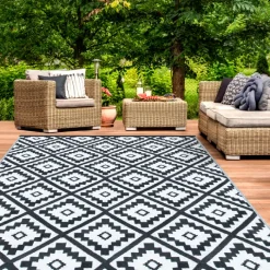 Tapis extérieur noir et blanc motifs géométriques 180 x 280 cm