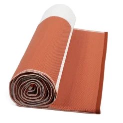 Tapis extérieur terracotta à formes géométriques