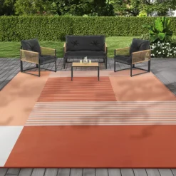 Tapis extérieur terracotta à formes géométriques